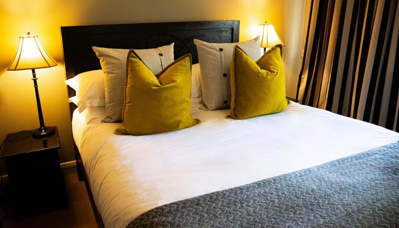 Elephant Hotel Pangbourne Exterior photo