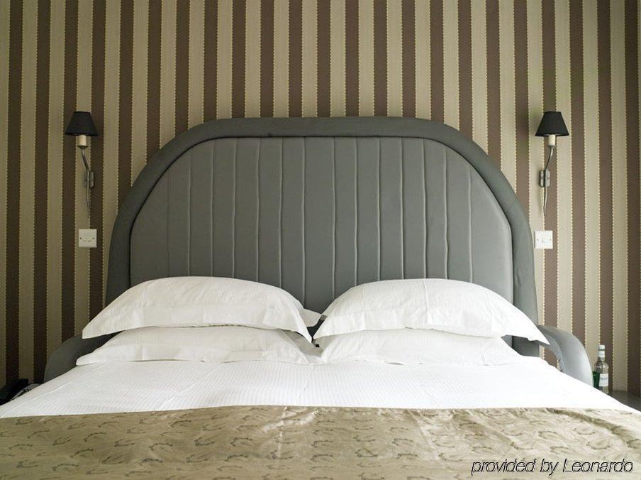 Elephant Hotel Pangbourne Room photo
