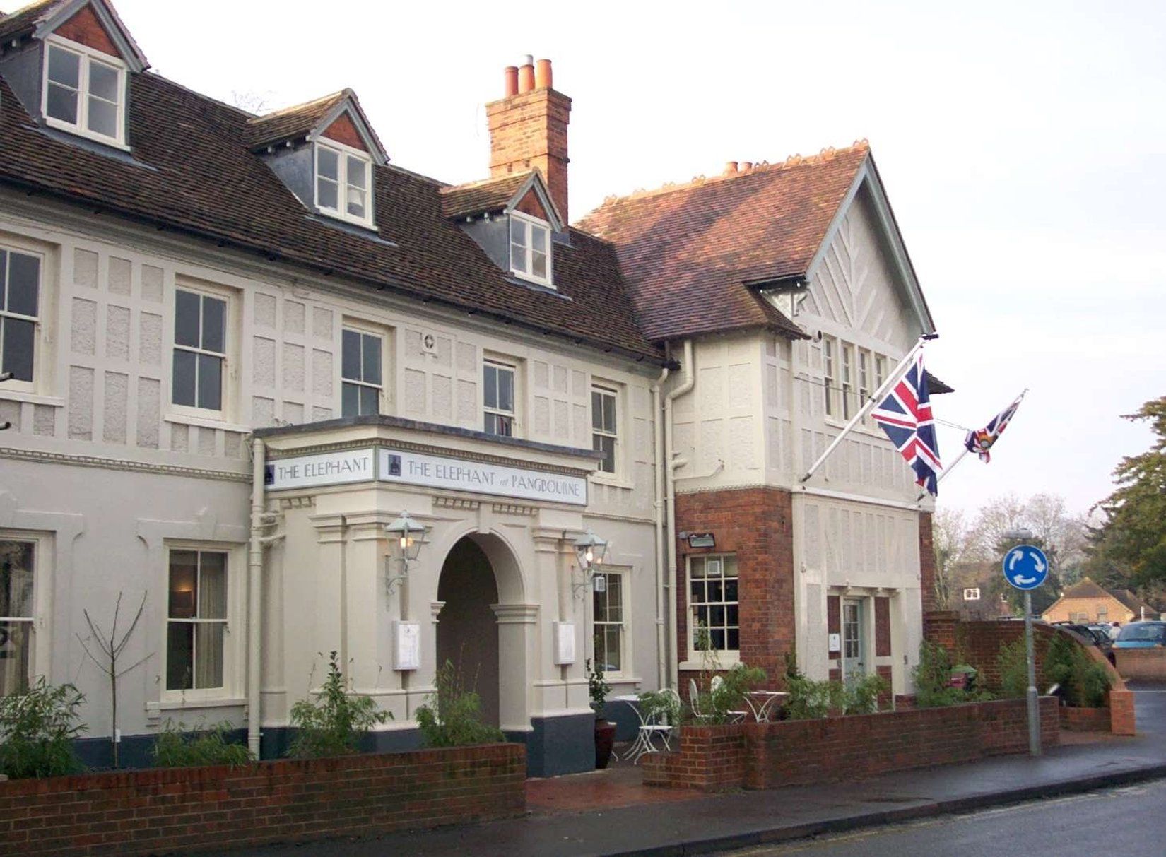 Elephant Hotel Pangbourne Exterior photo