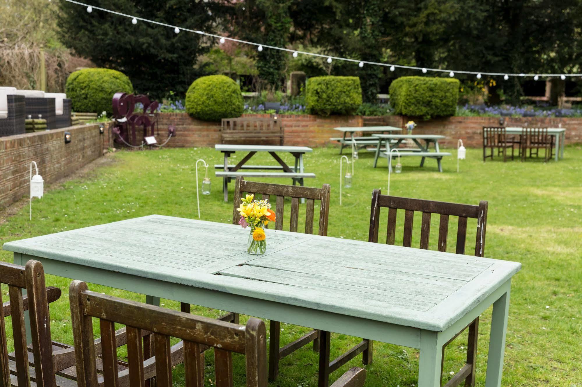 Elephant Hotel Pangbourne Exterior photo